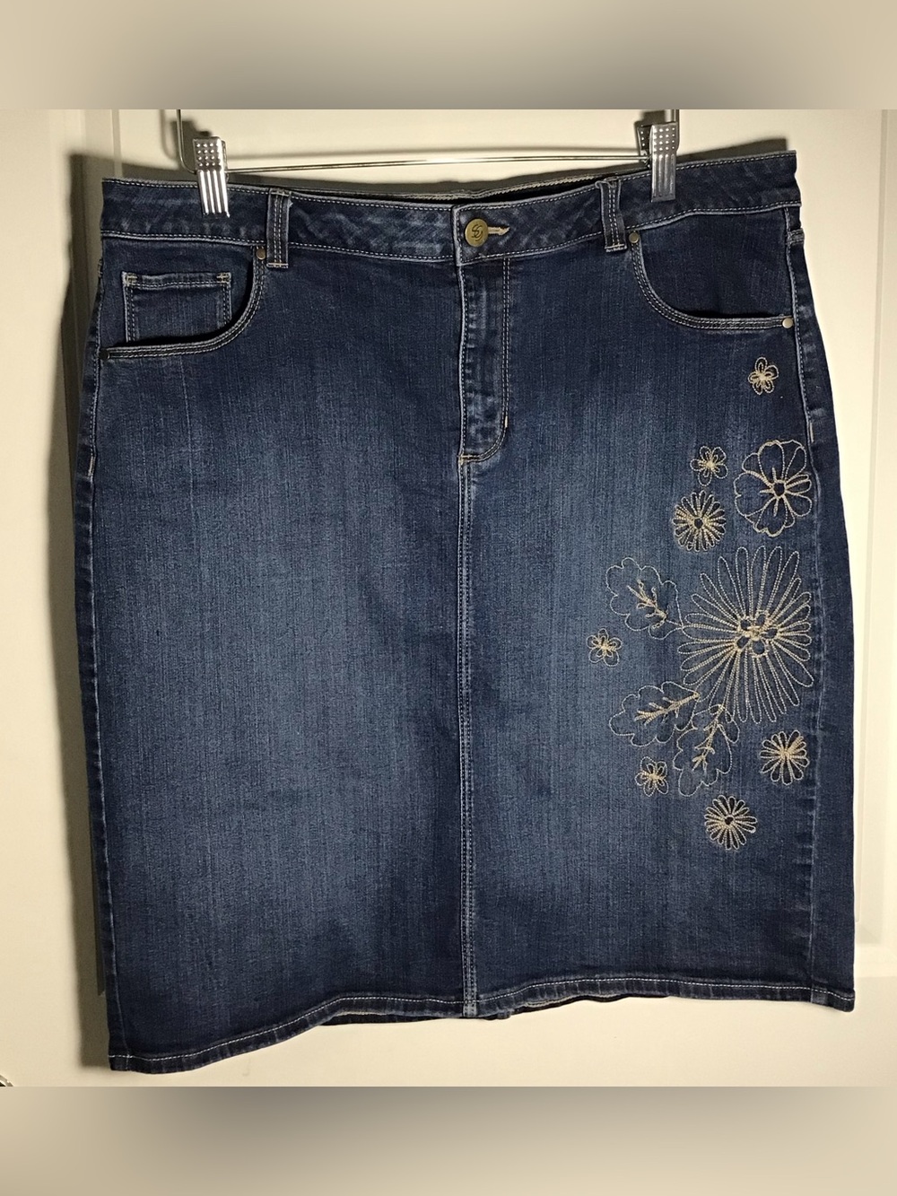 Susan Graver Dark Blue Denim Straight Skirt with Cream Floral Embroidery 14